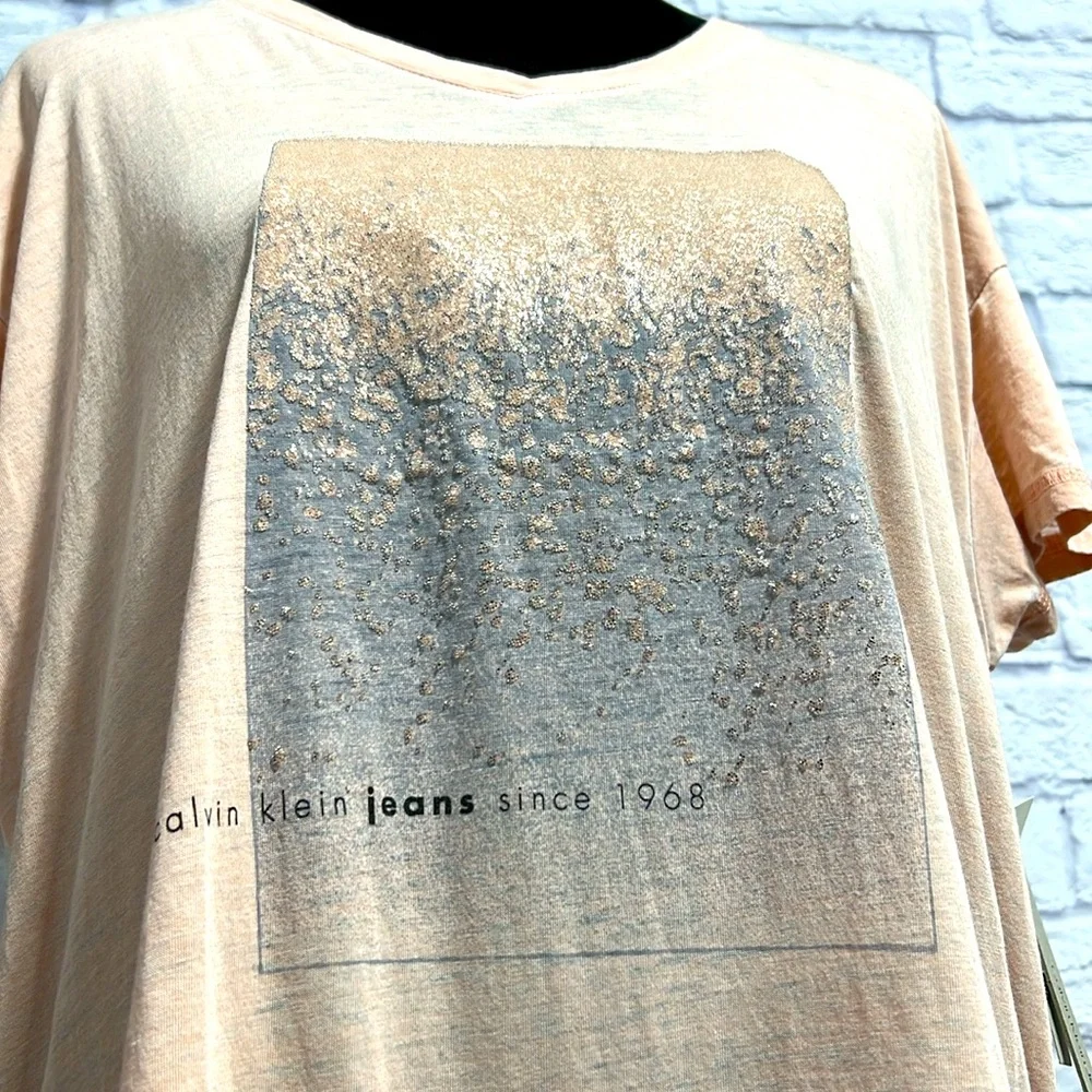 🆕 Calvin Klein Jeans Salmon Blush T-Shirt - Women’s Size Large
